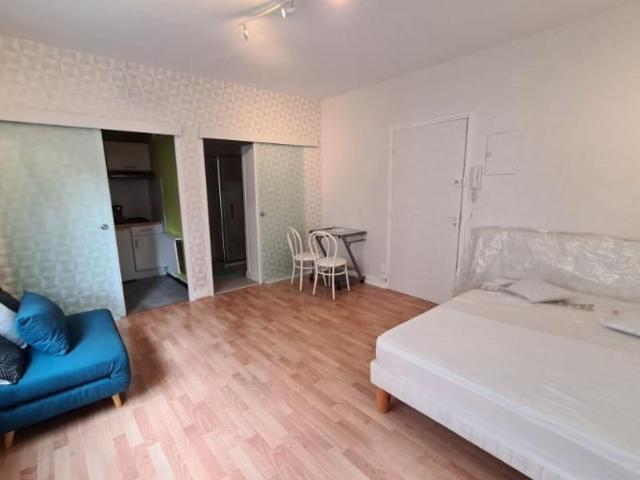 Location appartement, m² T 1 à Bordeaux, 687 €
