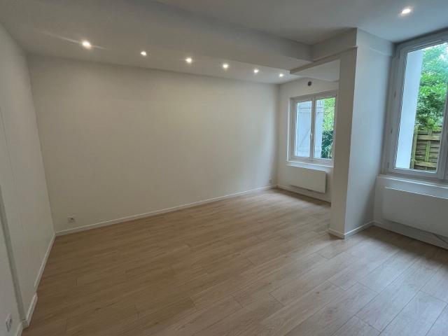Location appartement, m² T 1 à Bourg la Reine, 832 €