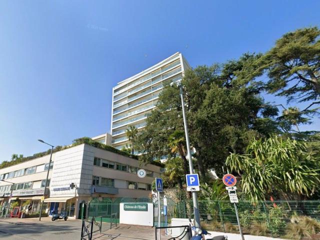Location appartement, m² T 1 à Cannes, 550 €