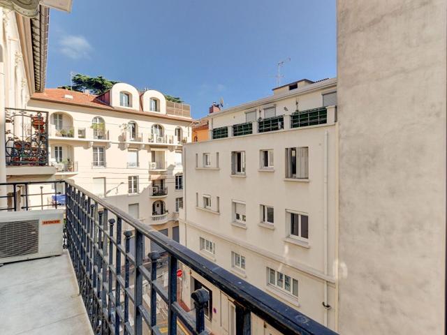 Location appartement, m² T 1 à Cannes, 1 061 €