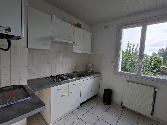 Location appartement, m² T 1 à Carhaix Plouguer, 430 €