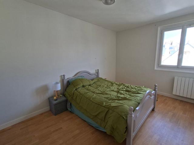 Location appartement, m² T 1 à Carhaix Plouguer, 445 €