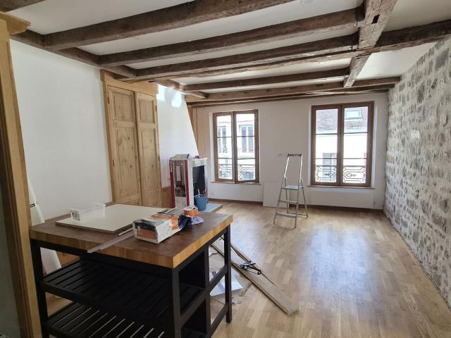 Location appartement, m² T 1 à Fontainebleau, 650 €