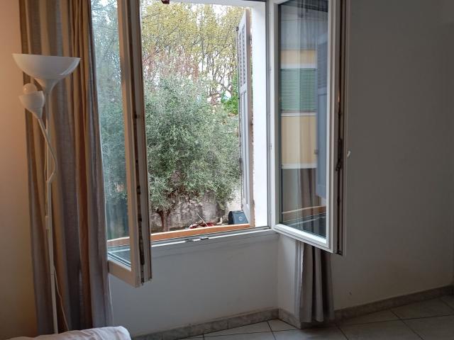Location appartement, m² T 1 à La Farlède, 560 €