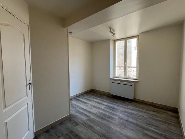 Location appartement, m² T 1 à La Ferté sous Jouarre, 465 €