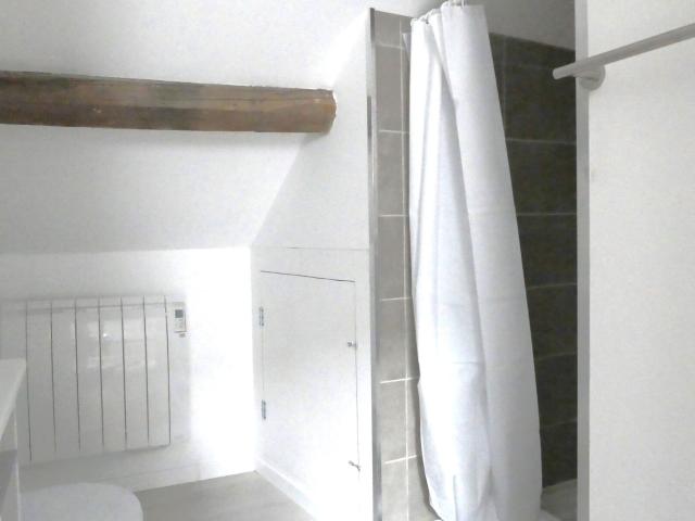 Location appartement, m² T 1 à Le Creusot, 305 €