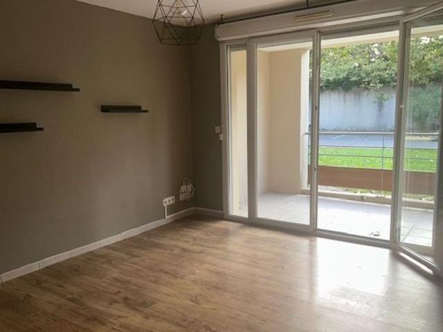 Location appartement, m² T 1 à Le Pontet, 650 €