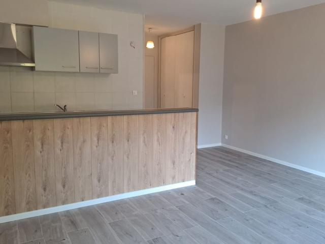 Location appartement, m² T 1 à Le Raincy, 750 €