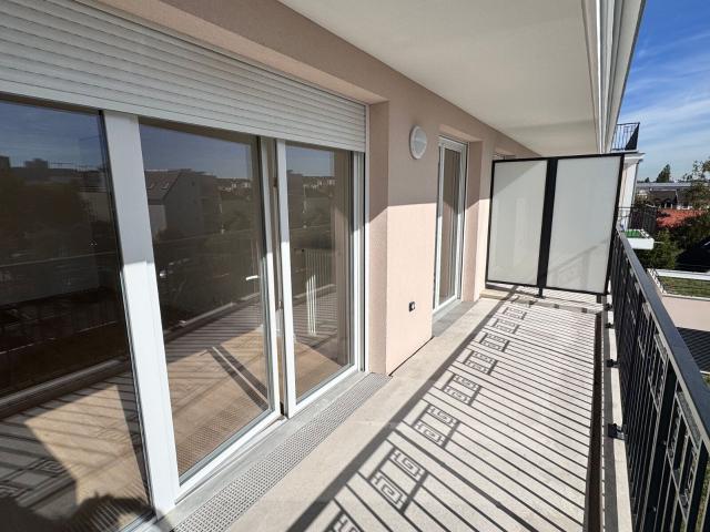 Location appartement, m² T 1 à Livry Gargan, 911 €
