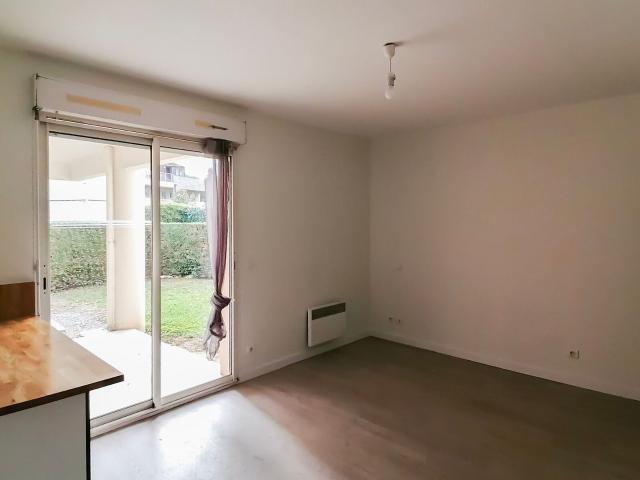 Location appartement, m² T 1 à Pau, 450 €