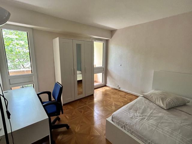 Location appartement, m² T 1 à Pessac, 530 €