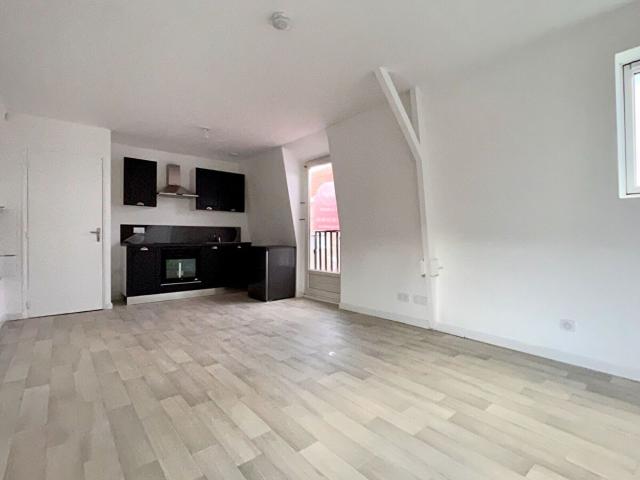 Location appartement, m² T 1 à Pérenchies, 495 €