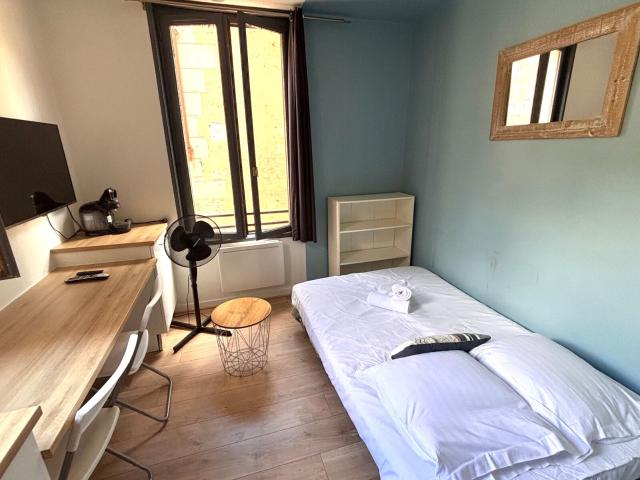 Location appartement, m² T 1 à Périgueux, 270 €