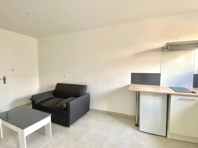 Location appartement, m² T 1 à Périgueux, 305 €