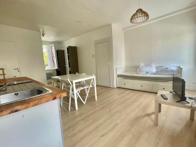 Location appartement, m² T 1 à Périgueux, 333 €