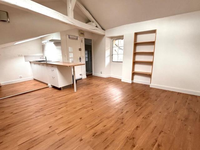 Location appartement, m² T 1 à Périgueux, 370 €