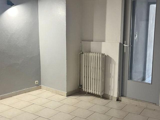 Location appartement, m² T 1 à Pont Saint Esprit, 525 €