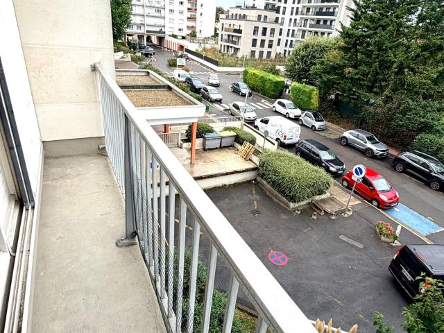 Location appartement, m² T 1 à Rosny sous Bois, 836 €