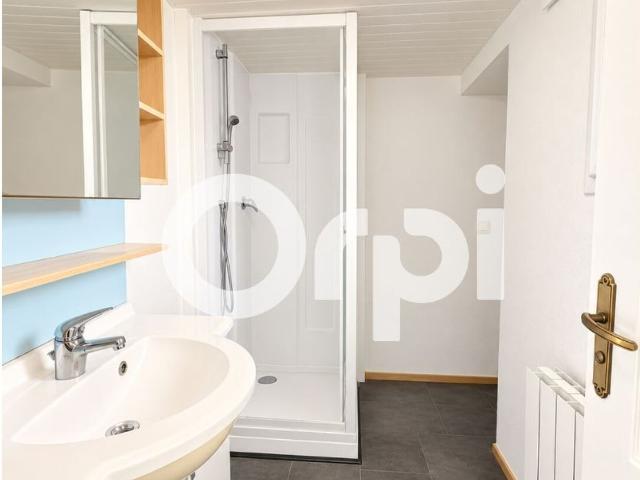 Location appartement, m² T 1 à Surgères, 450 €