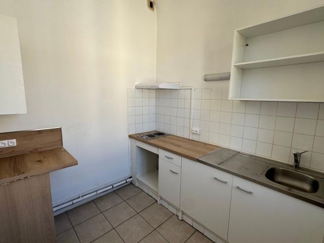 Location appartement, m² T 1 à Saint Ambroix, 360 €