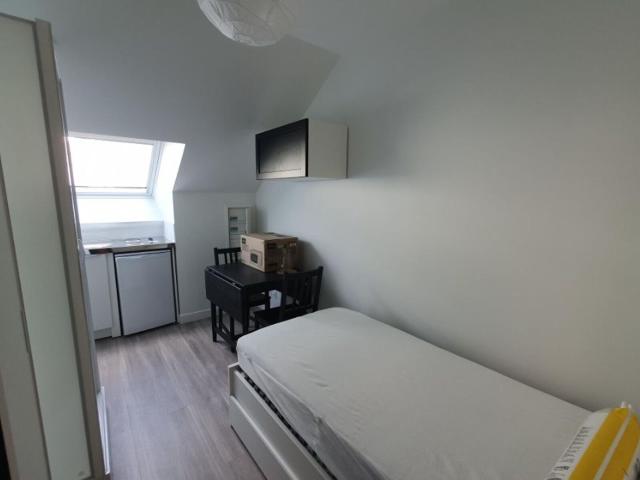 Location appartement, m² T 1 à Saint Cyr sur Loire, 336 €
