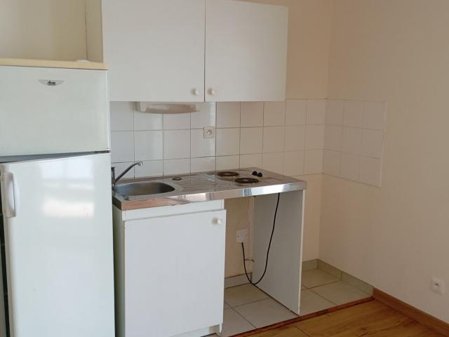 Location appartement, m² T 1 à Saint Jacques de la Lande, 613 €