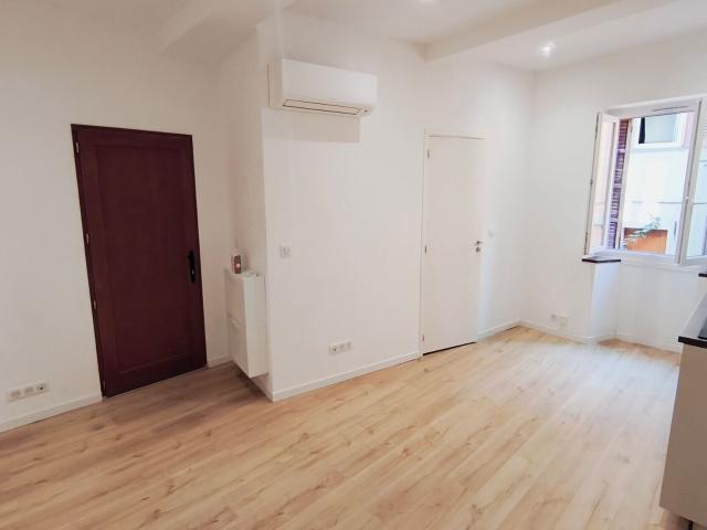 Location appartement, m² T 1 à Saint Laurent du Var, 596 €