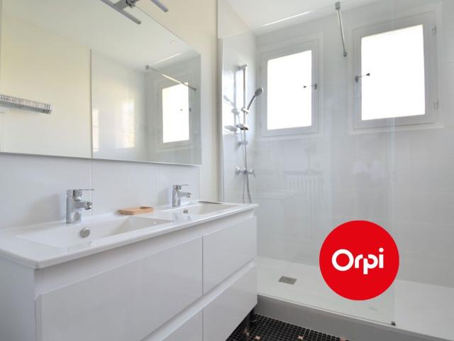 Location appartement, m² T 1 à Saint Priest, 398 €