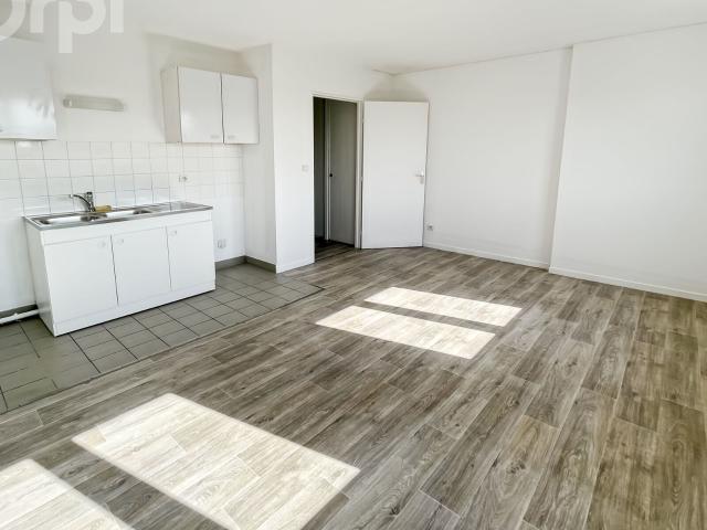 Location appartement, m² T 1 à Senlis, 600 €