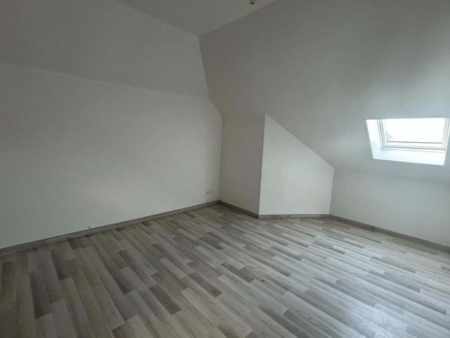 Location appartement, m² T 1 à Tergnier, 417 €