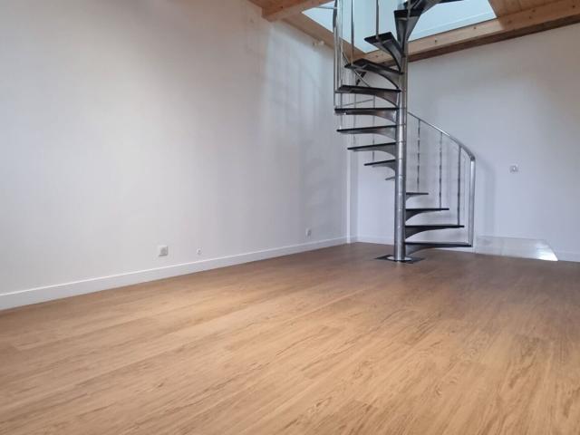 Location appartement, m² T 1 à Vignely, 810 €