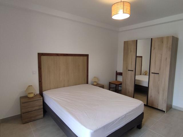 Location appartement, m² T 2 à Manosque, 750 €