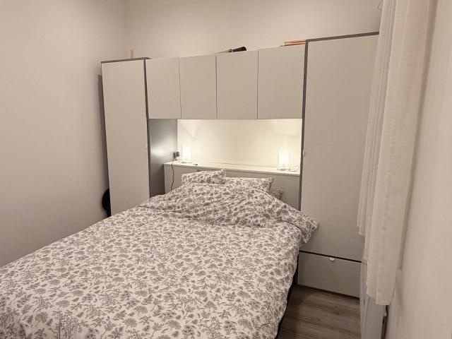 Location appartement, m² T 2 à Marseille 5, 1 090 €