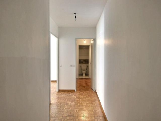 Location appartement, m² T 2 à Marseille 5, 759 €