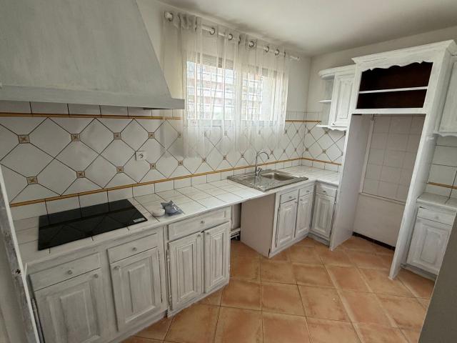 Location appartement, m² T 2 à Marseille 8, 990 €