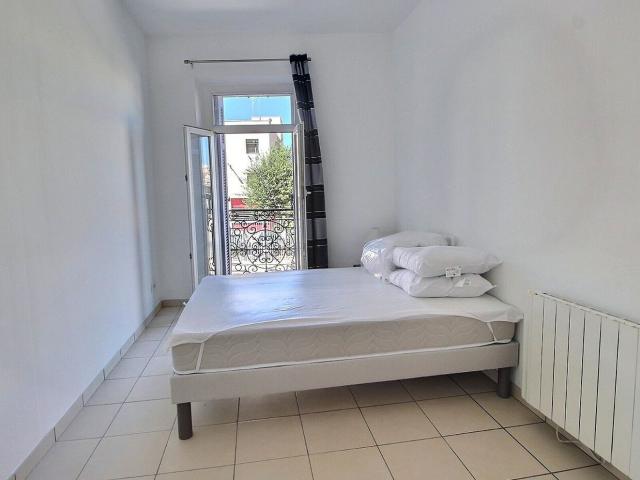 Location appartement, m² T 2 à Marseille 10, 691 €