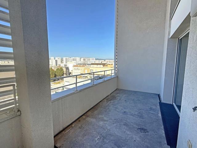 Location appartement, m² T 2 à Marseille 3, 825 €