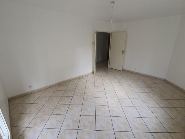 Location appartement, m² T 2 à Meaux, 865 €