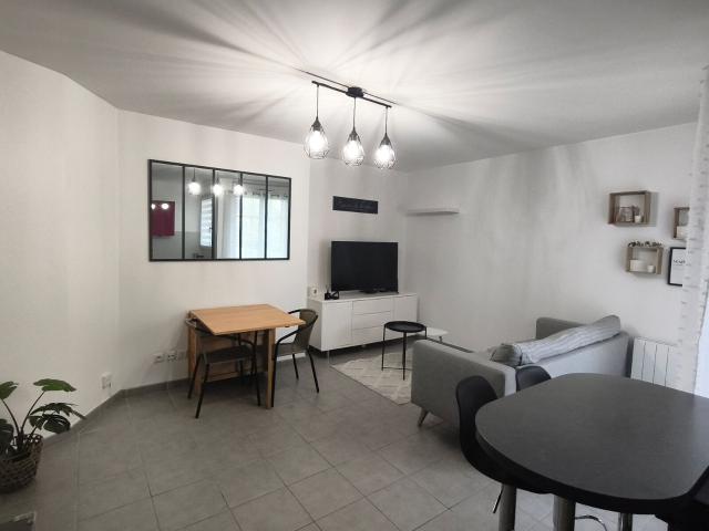 Location appartement, m² T 2 à Meaux, 900 €
