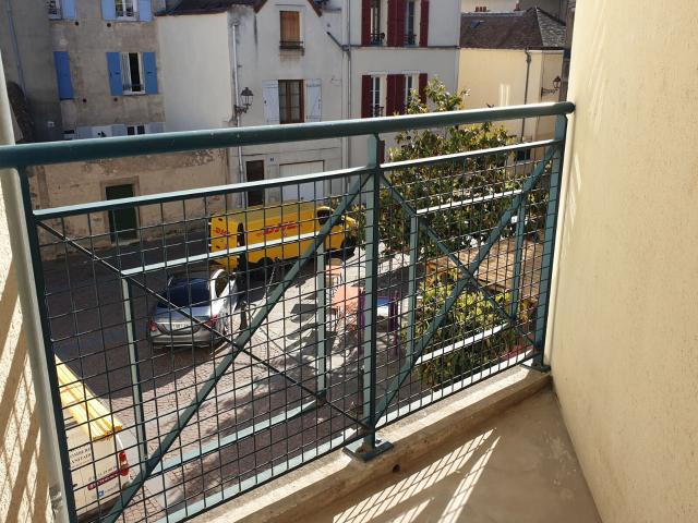 Location appartement, m² T 2 à Melun, 735 €