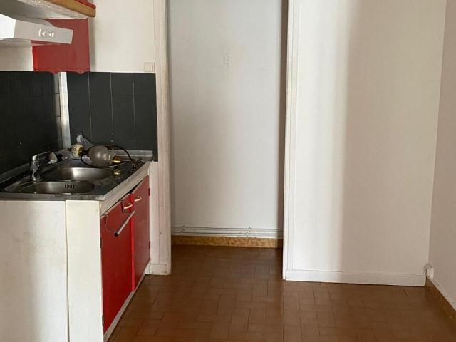 Location appartement, m² T 2 à Mèze, 610 €
