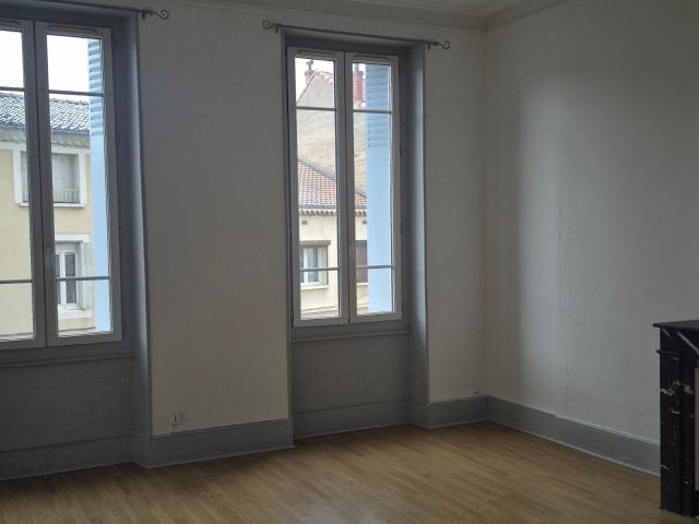 Location appartement, m² T 2 à Montélimar, 465 €