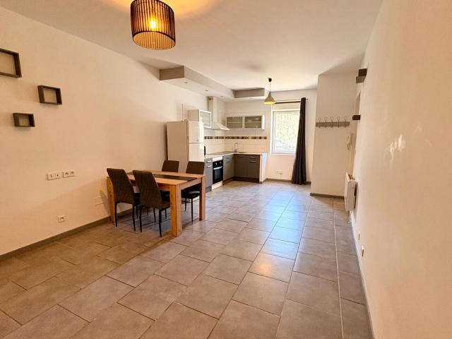 Location appartement, m² T 2 à Narbonne, 550 €