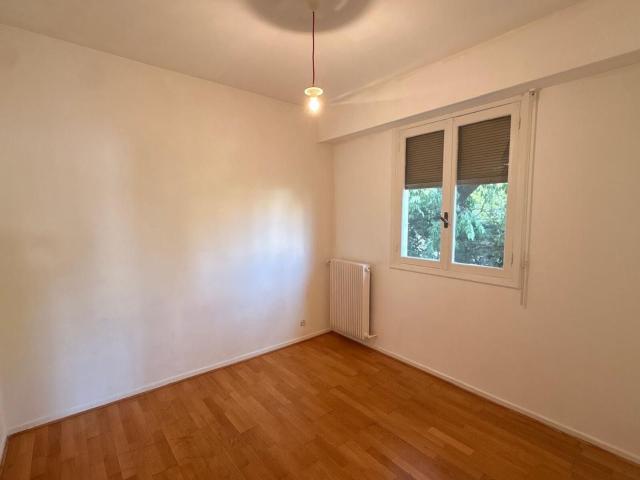Location appartement, m² T 2 à Nice, 925 €