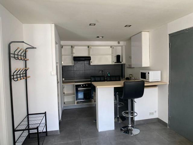 Location appartement, m² T 2 à Nîmes, 571 €
