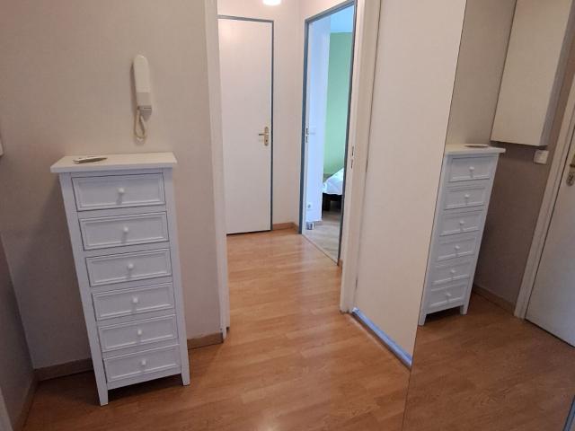 Location appartement, m² T 2 à Noisy le Grand, 1 057 €