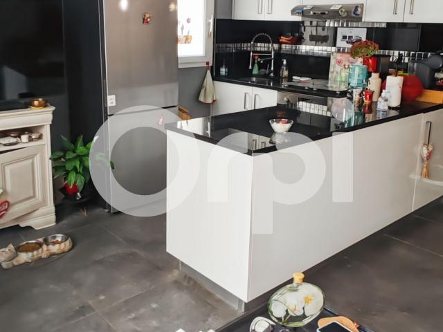 Location appartement, m² T 2 à Othis, 830 €
