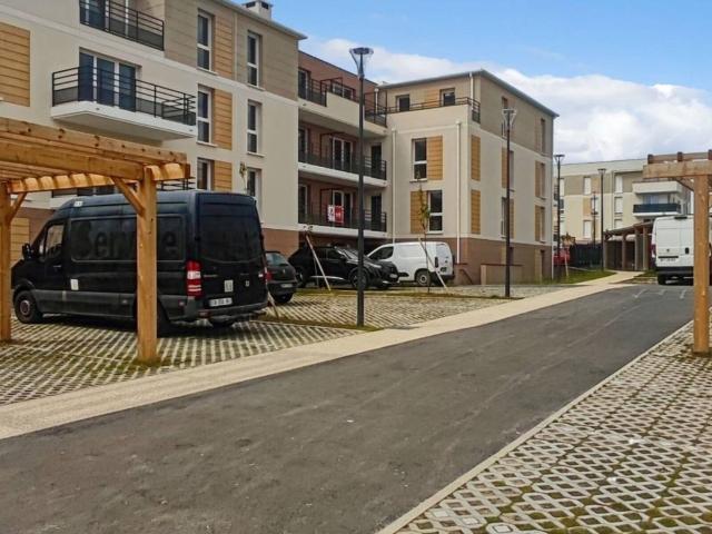 Location appartement, m² T 2 à Othis, 836 €
