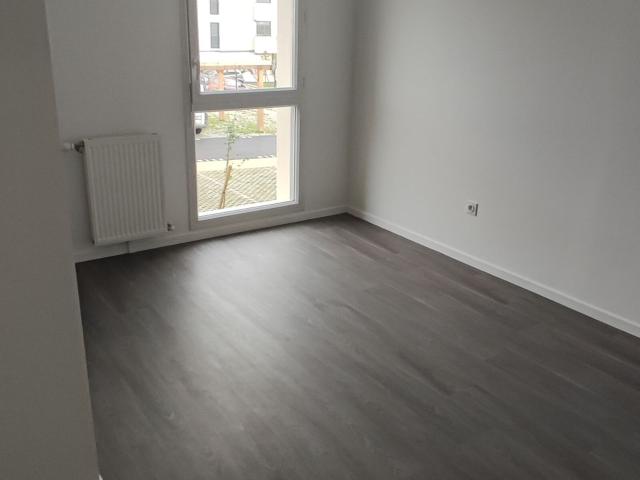 Location appartement, m² T 2 à Othis, 836 €