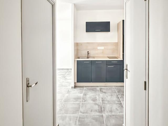 Location appartement, m² T 2 à Aubenas, 550 €